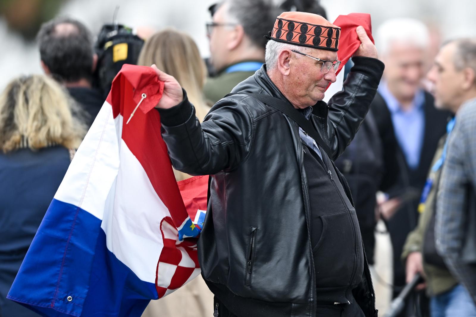 Zagreb: Okupljanje uzvanika uoči 20. Općeg sabora HDZ-a u KD Vatroslav Lisinski