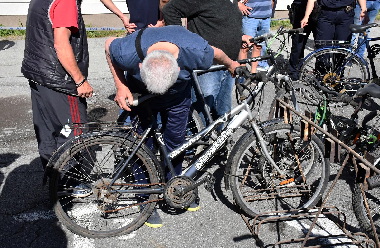 Slavonski Brod: Prodaja pronađenih i napuštenih bicikala u dvorištu Policijske uprave