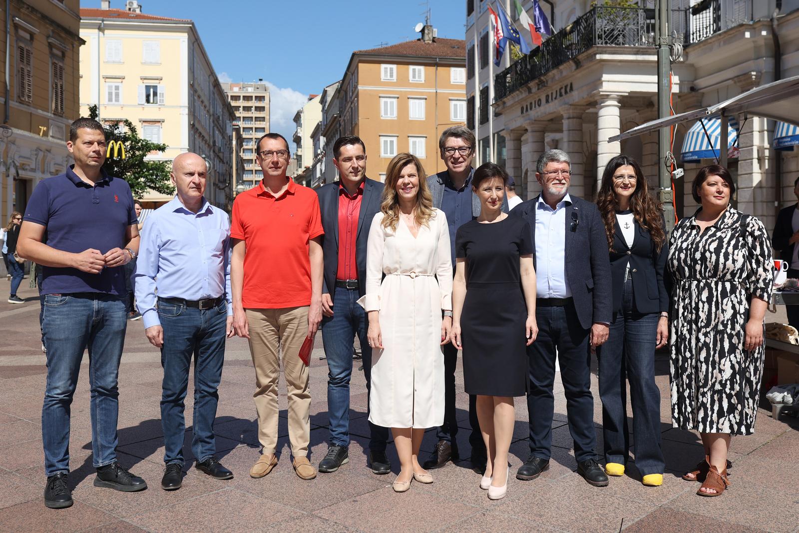 Rijeka: Kandidatkinje i kandidati SDP-a predvođeni Biljanom Borzan družili se s građanima na Korzu