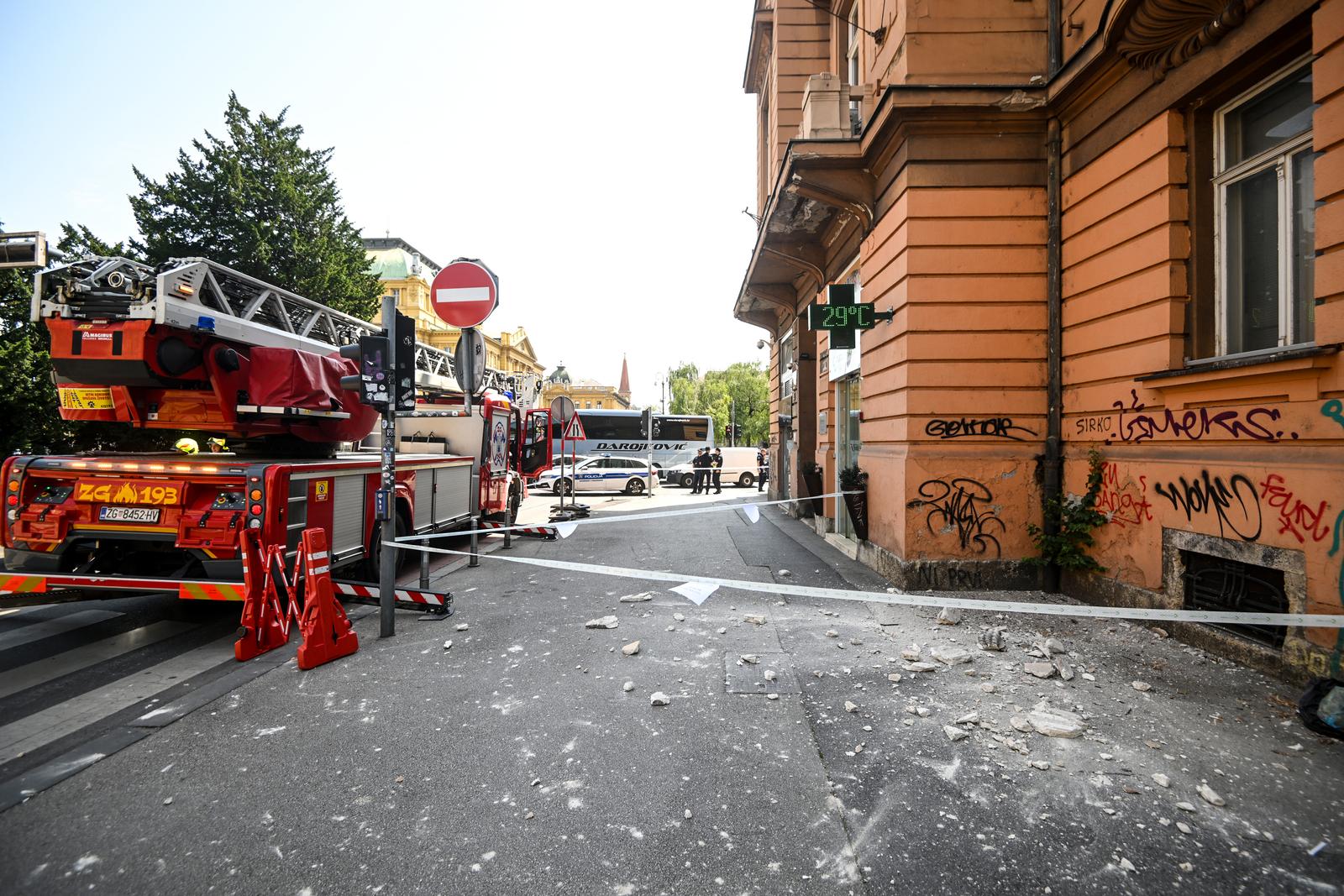 Zagreb: Pao komad žbuke sa zgrade na Trgu Republike Hrvatske