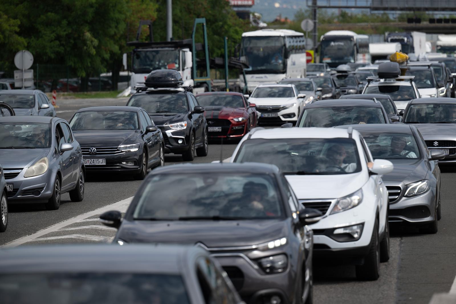 Zagreb: Velike prometne gužve na naplatnoj postaji Lučko u oba smjera