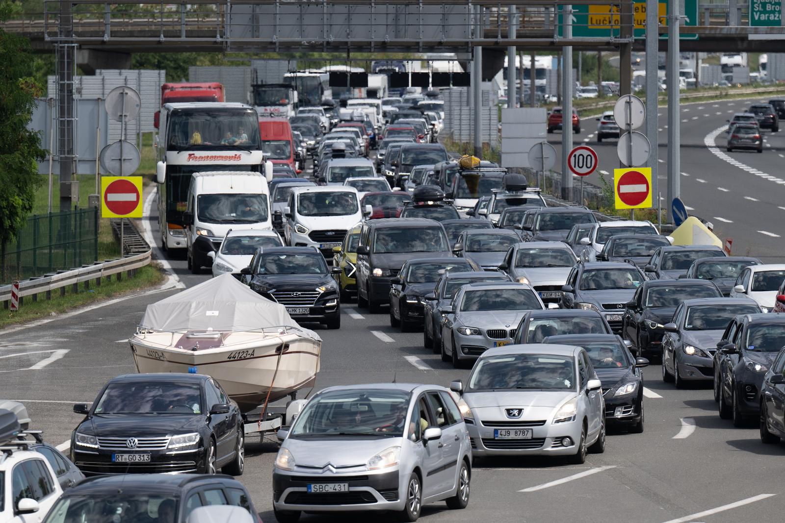 Zagreb: Velike prometne gužve na naplatnoj postaji Lučko u oba smjera