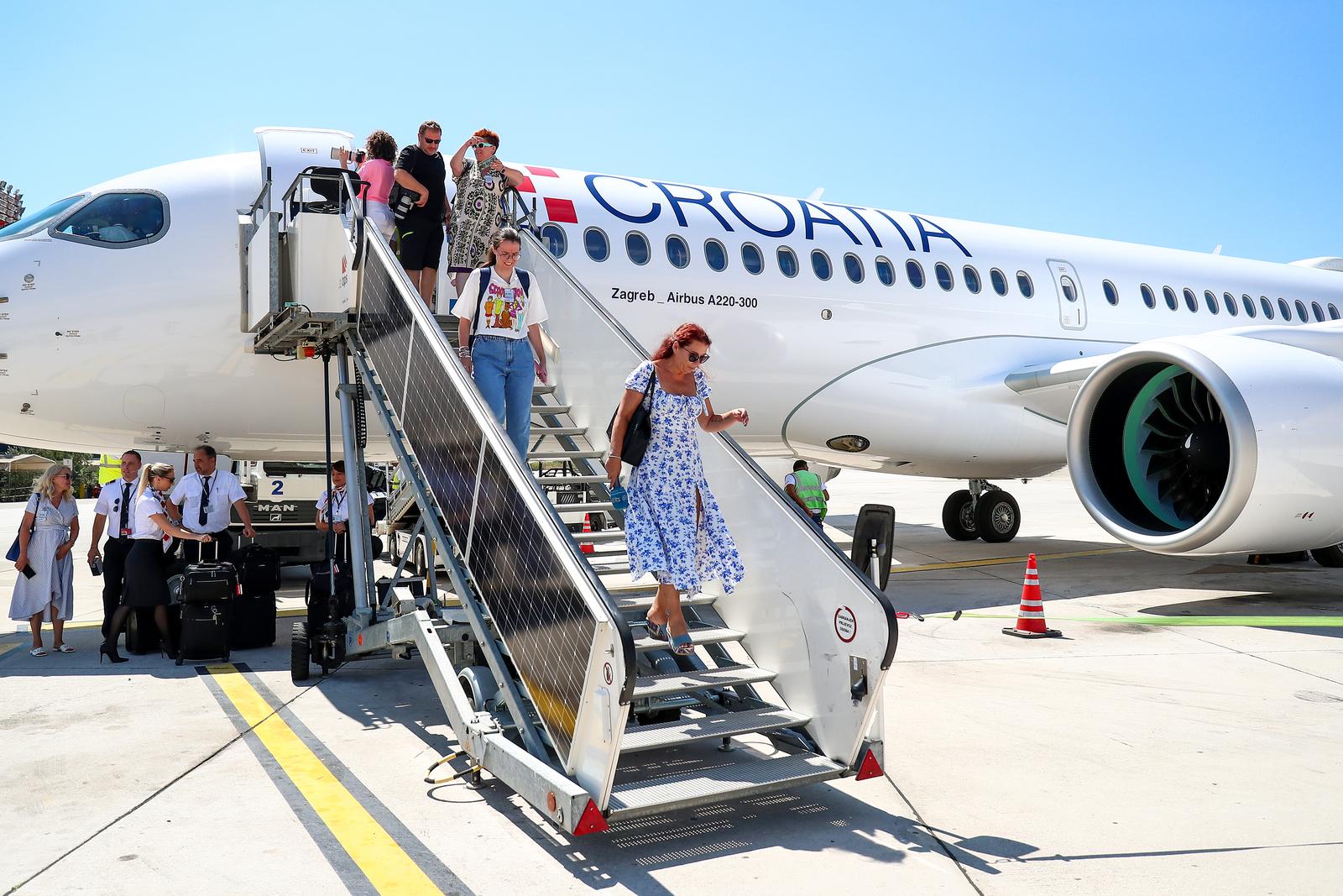 Svečani prvi let Croatia Airlines novim zrakoplovom Airbus A220 na letu Zagreb - Split