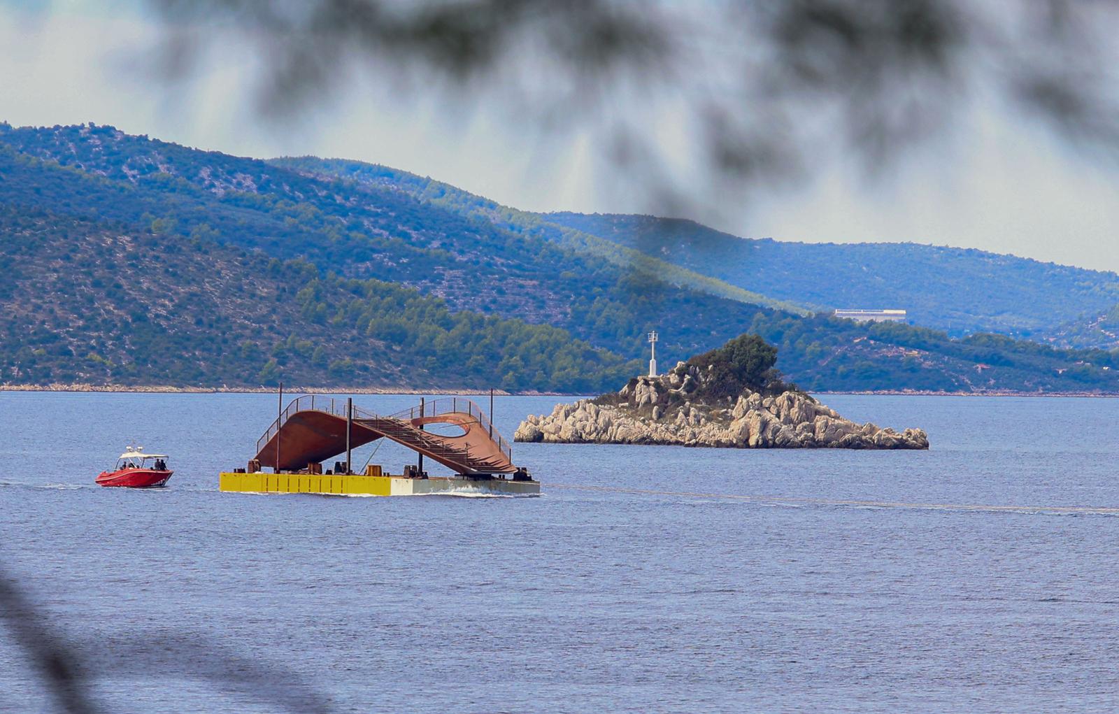 Trogir: Počinje montaža novog pješačkog mosta