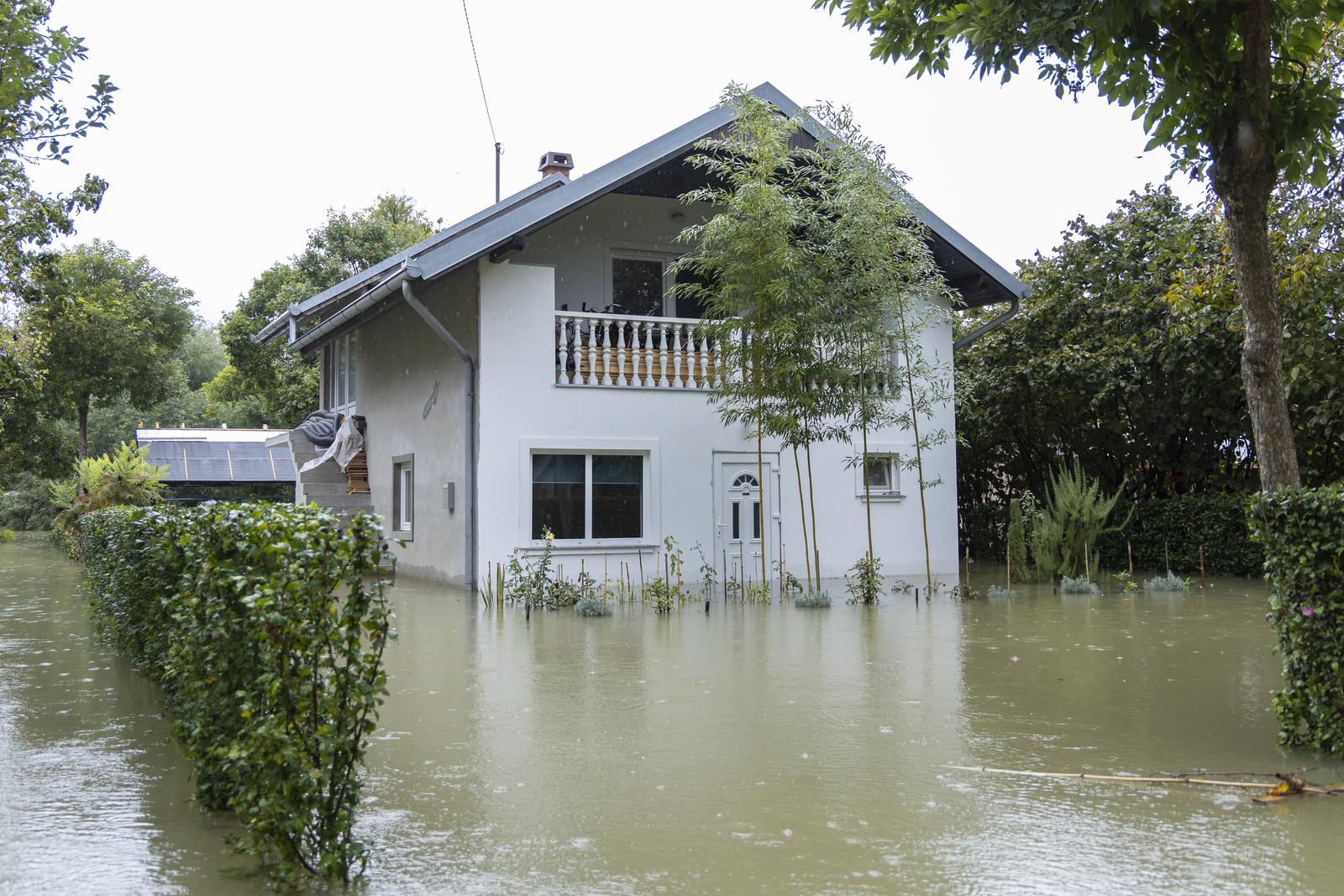 Vrhunac vodenog vala poplavio Zeleni otok uz Dunav