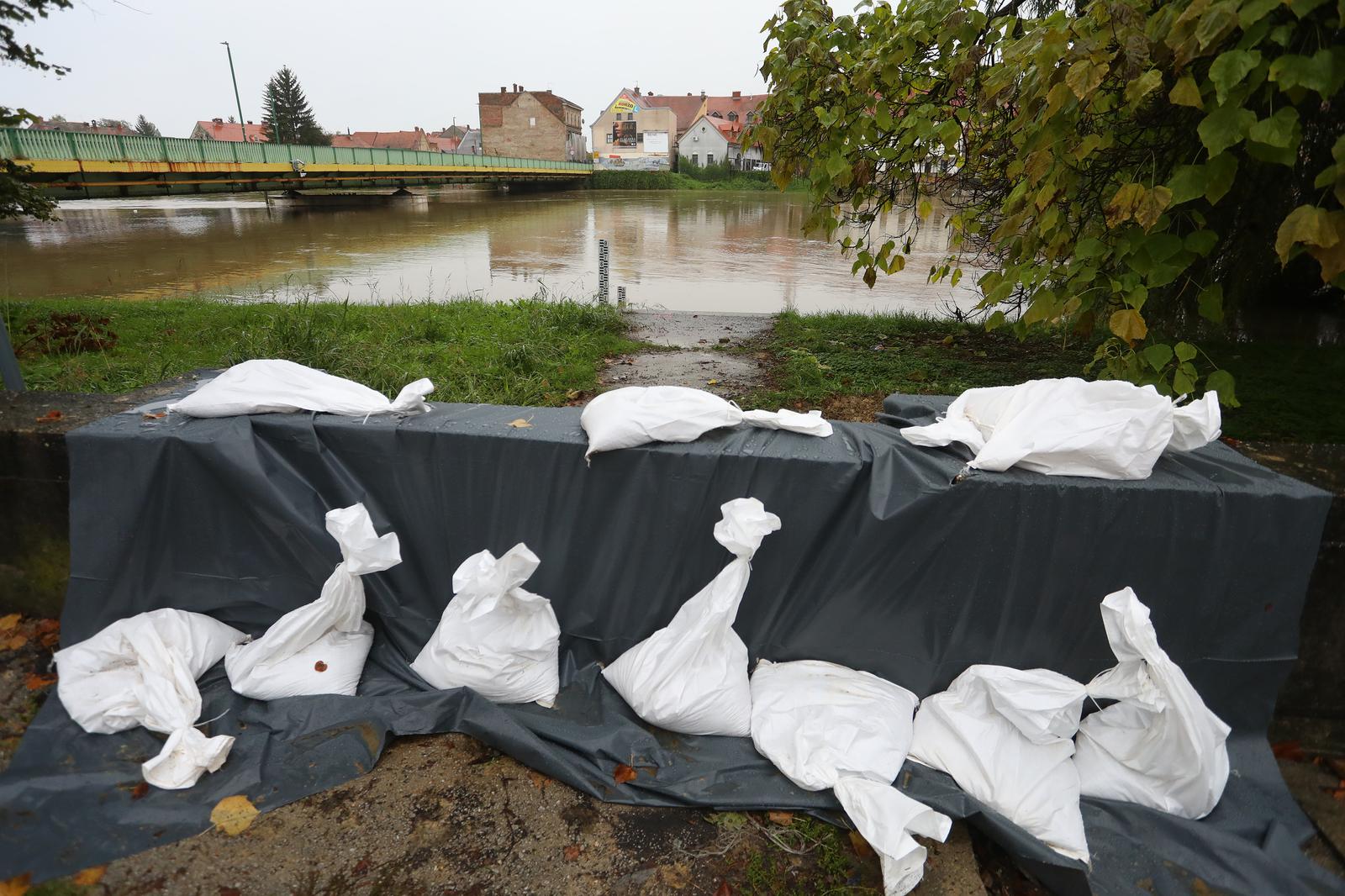 Karlovac: Visoki vodostaj rijeke Kupe, na snazi izvanredne mjere obrane od poplava