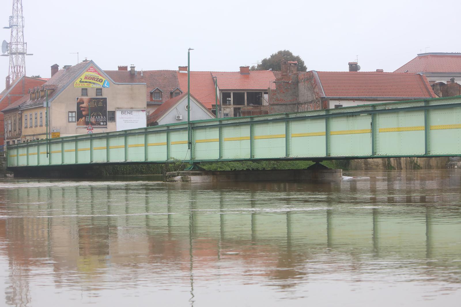 Karlovac: Visoki vodostaj rijeke Kupe, na snazi izvanredne mjere obrane od poplava