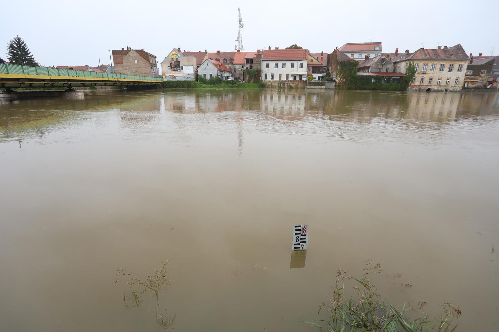 Karlovac: Visoki vodostaj rijeke Kupe, na snazi izvanredne mjere obrane od poplava