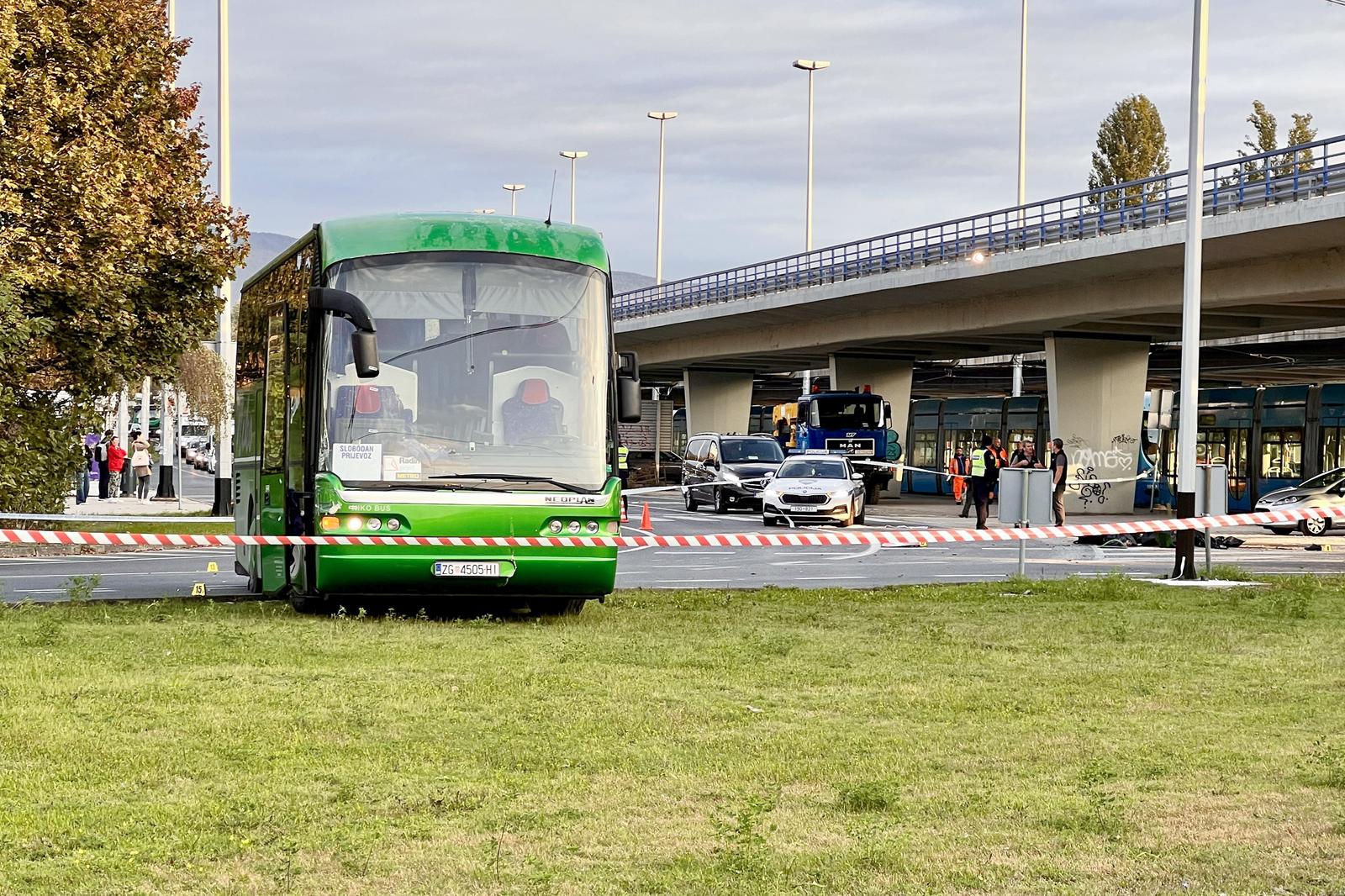 Jedna osoba poginula u sudaru tramvaja i autobusa