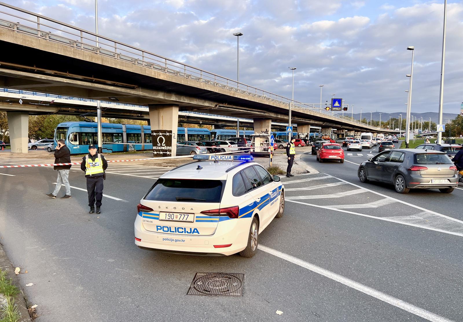 Jedna osoba poginula u sudaru tramvaja i autobusa