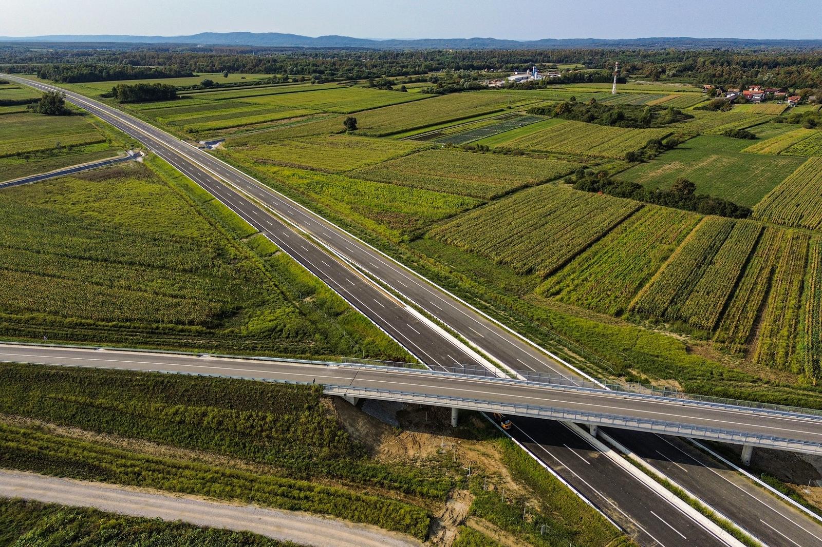 Pogledajte kako iz zraka izgleda nova dionica autoceste A11 Zagreb-Sisak, otvara se danas