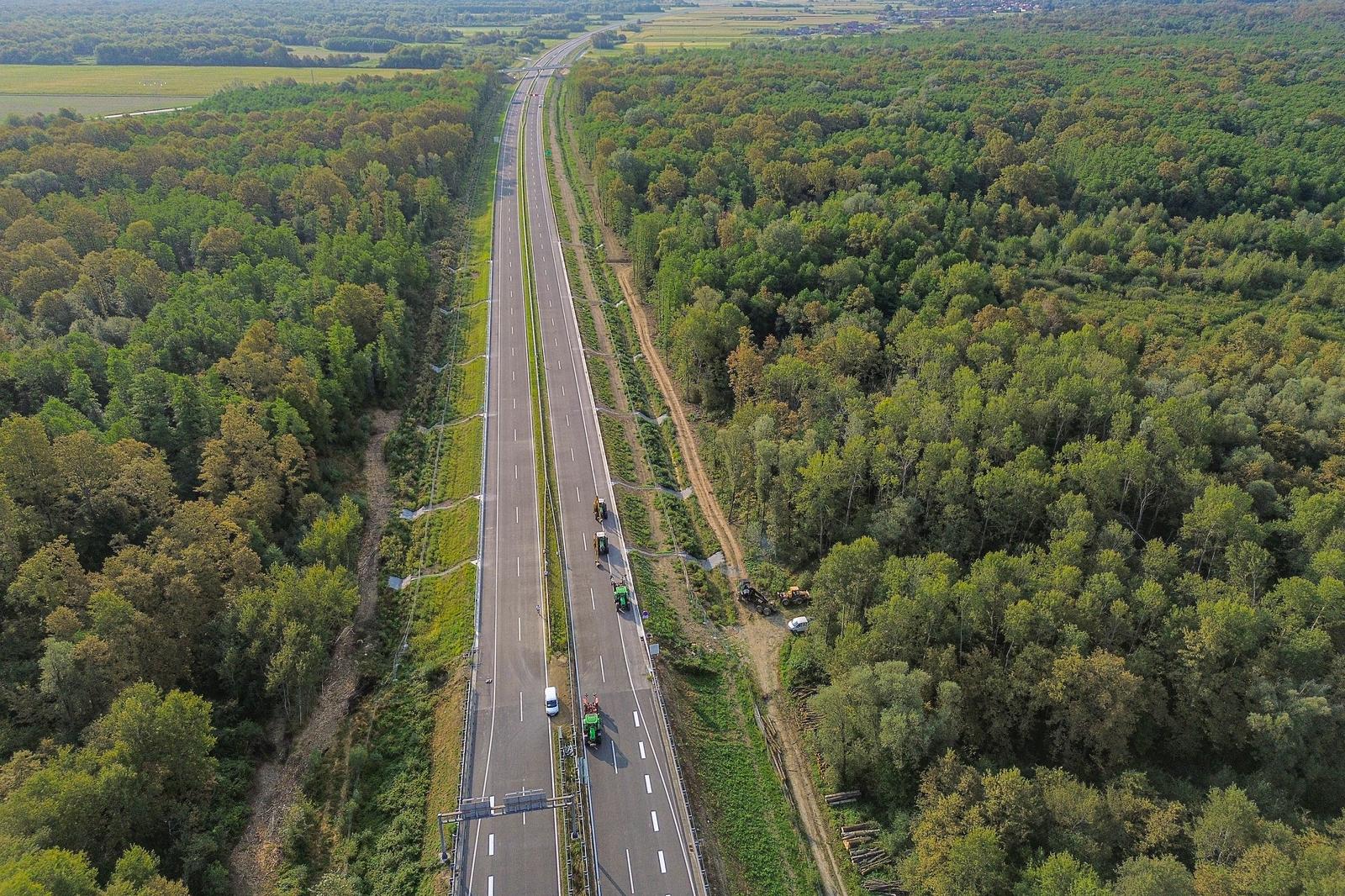 Pogledajte kako iz zraka izgleda nova dionica autoceste A11 Zagreb-Sisak, otvara se danas